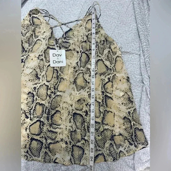 DAVI & DANI SNAKE PRINT CAMISOLE BLOUSE SLEEVELESS TAN ANS BLACK  SIZE LARGE NWT - Picture 6 of 7